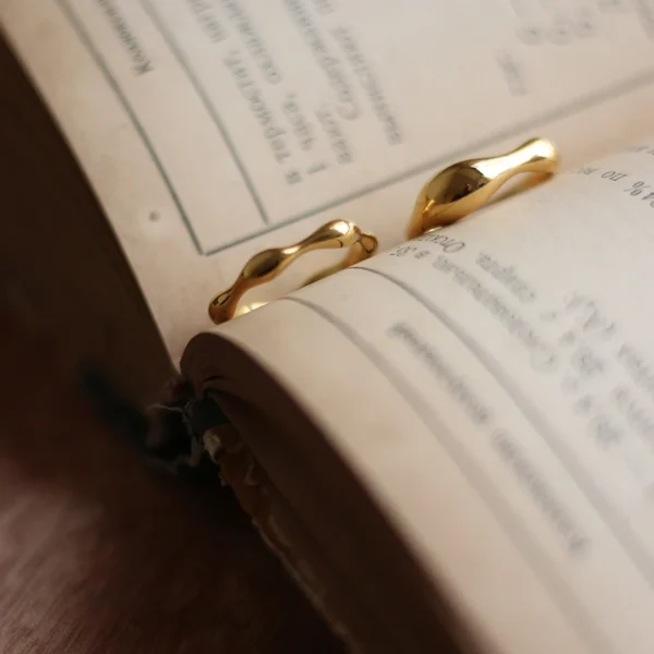 Minimalist 18k Gold Plated Stackable Rings Non Tarnish Dainty Stainless Steel Wave Wedding Rings for Women Wholesale - Image 5